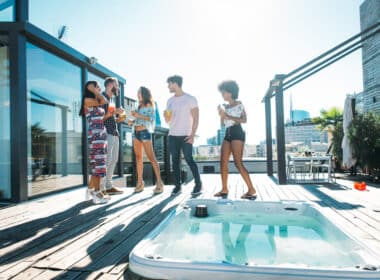 Amis en vacances d'été ensemble