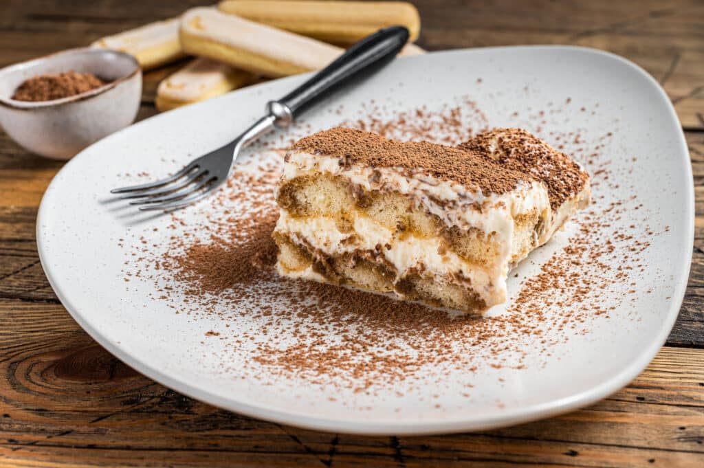 Tiramisu - dessert avec des biscuits à la cuillère