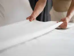 Changement de draps de lit