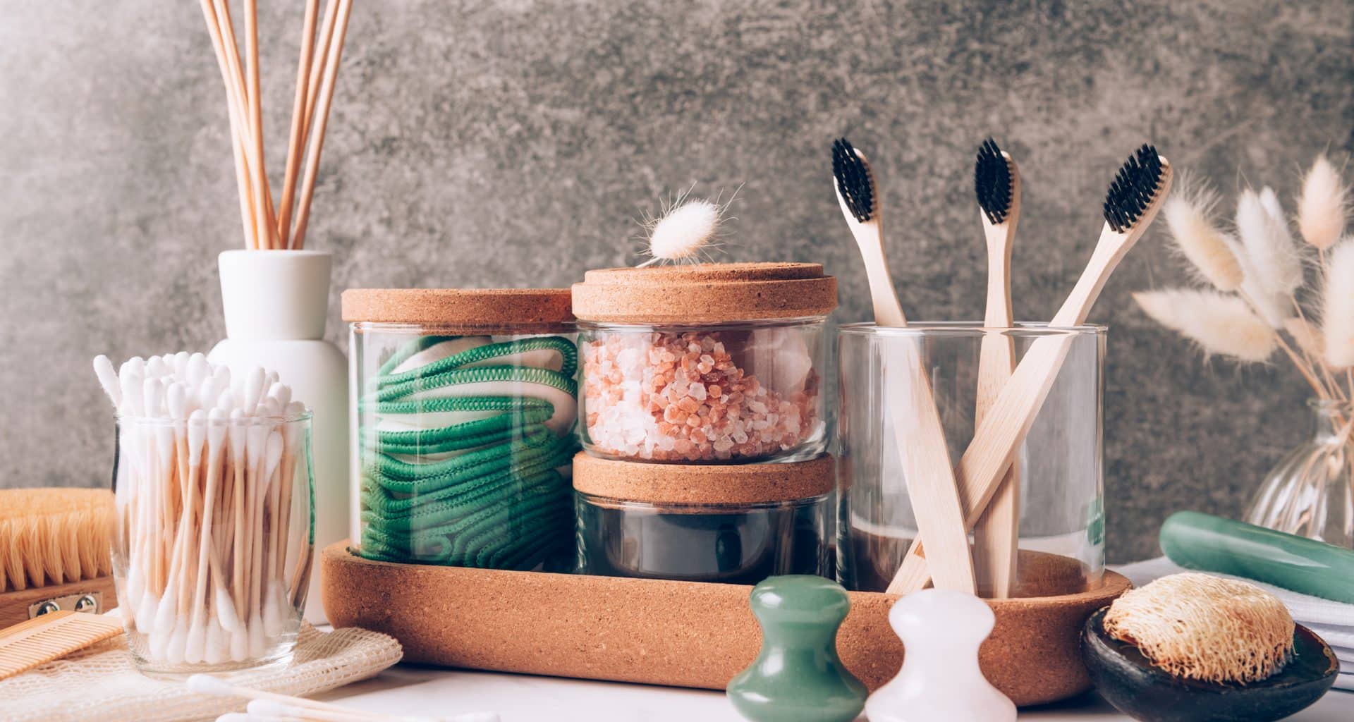 Ensemble de produits écologiques et zéro déchet pour la salle de bains