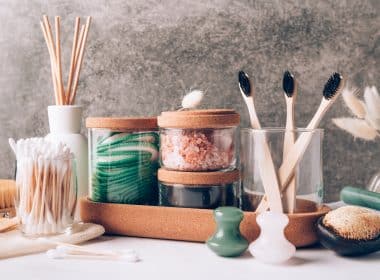 Ensemble de produits écologiques et zéro déchet pour la salle de bains